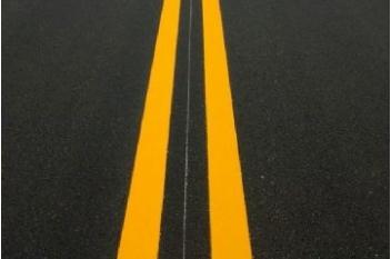 道路交通標(biāo)線在性能上有什么樣嚴(yán)格的要求呢？